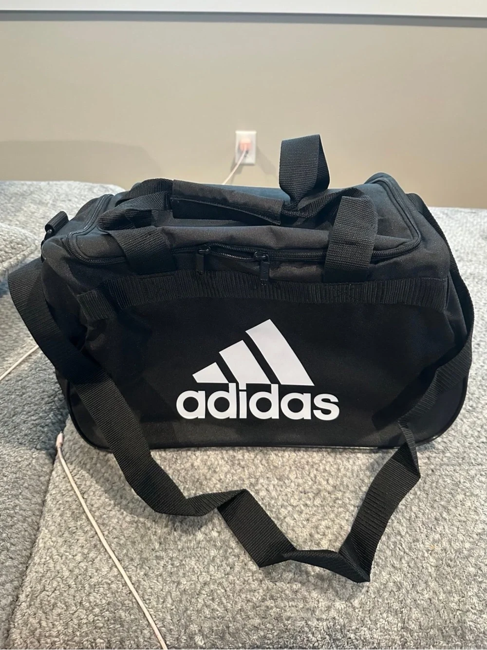 🆕Adidas Unisex Black & White Small Diablo Logo Athletic Duffel Gym Bag⭐️⭐️